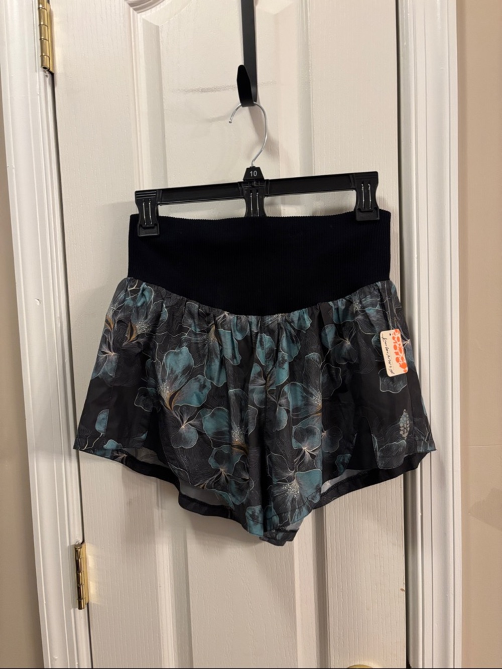NWT. Free people movement  Women’s Floral Elastic Waist Shorts size medium
